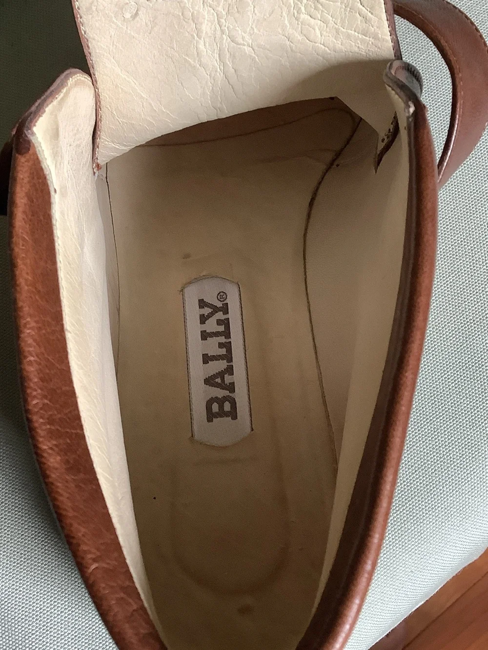 Bally elegant single